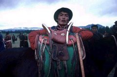 Монгол залуу