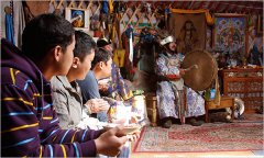 Shamans’ Spirits Crowd Air of Mongolian Capital 