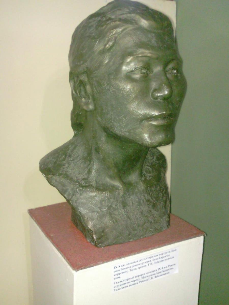Скульптурный портрет человека IX-X вв. из могильника Беш-Каракчы, Таласская долина.