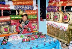 Уйгурка с Кумула в традиционной одежде